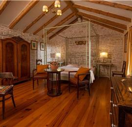 5 Bedroom Istrian Villa Estate with Large Pool and Gardens near Barban, Sleeps 12